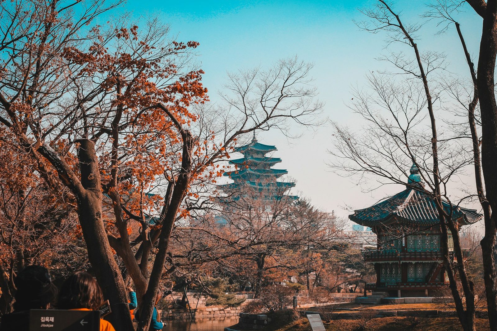 전남 장성·전북 순창 경계의 상왕봉 741.2m. 내장산 줄기의 능선 산으로 백양사·구암사 들머리가 유명합니다.