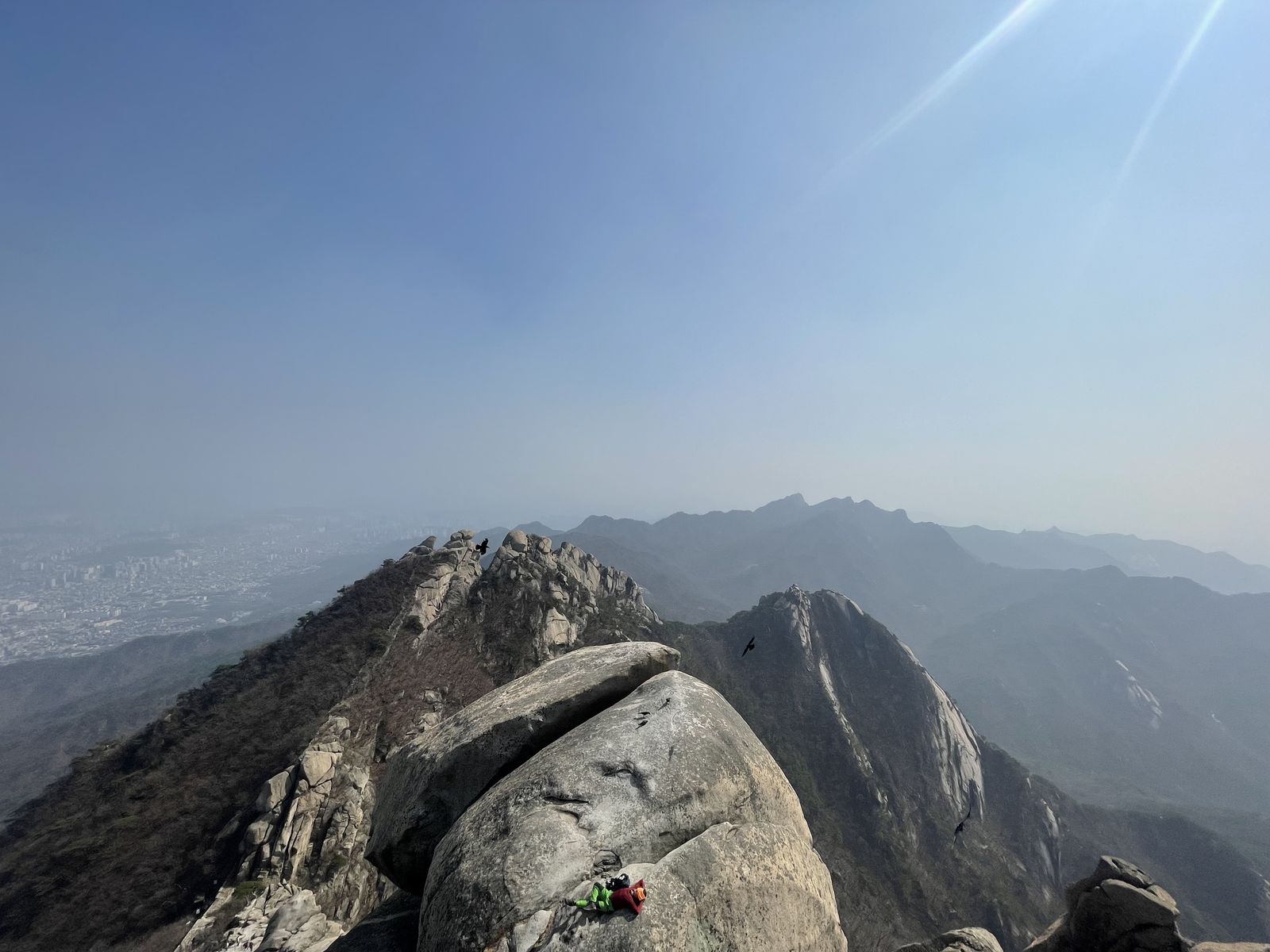 북한산 정상과 웅장한 산세가 어우러진 대자연 풍경 / Majestic natural landscape of Bukhansan mountain peaks and ridges