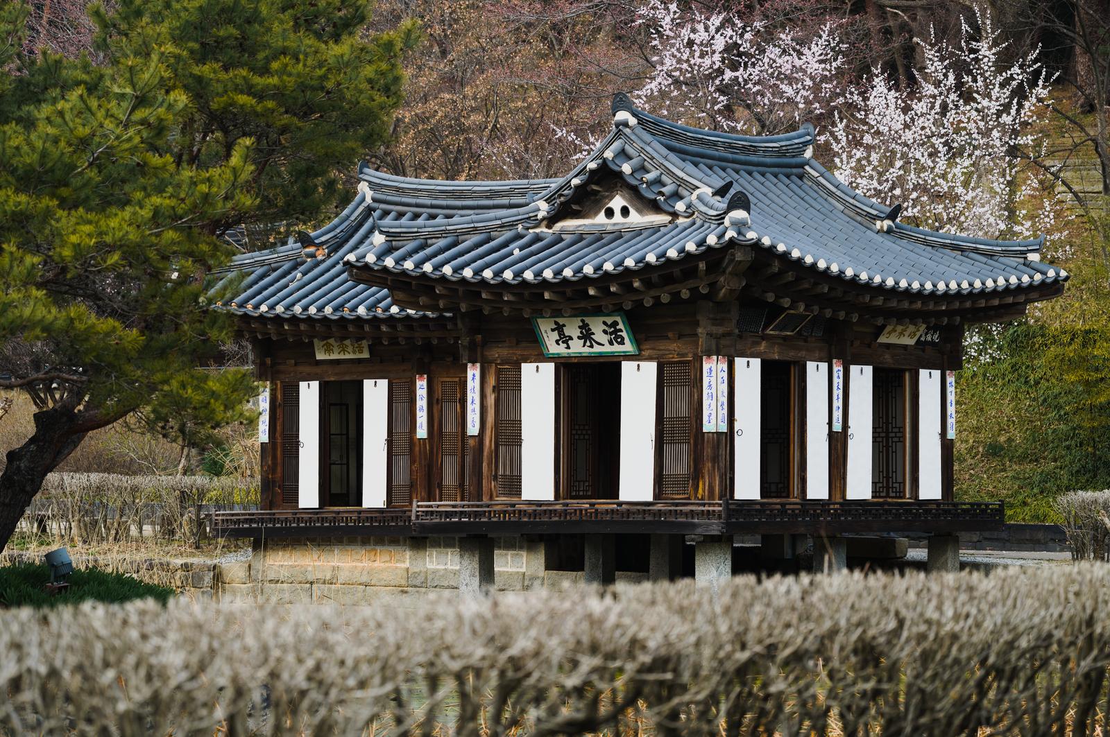 두륜산 정상과 웅장한 산세가 어우러진 대자연 풍경 / Majestic natural landscape of Duryunsan mountain peaks and ridges