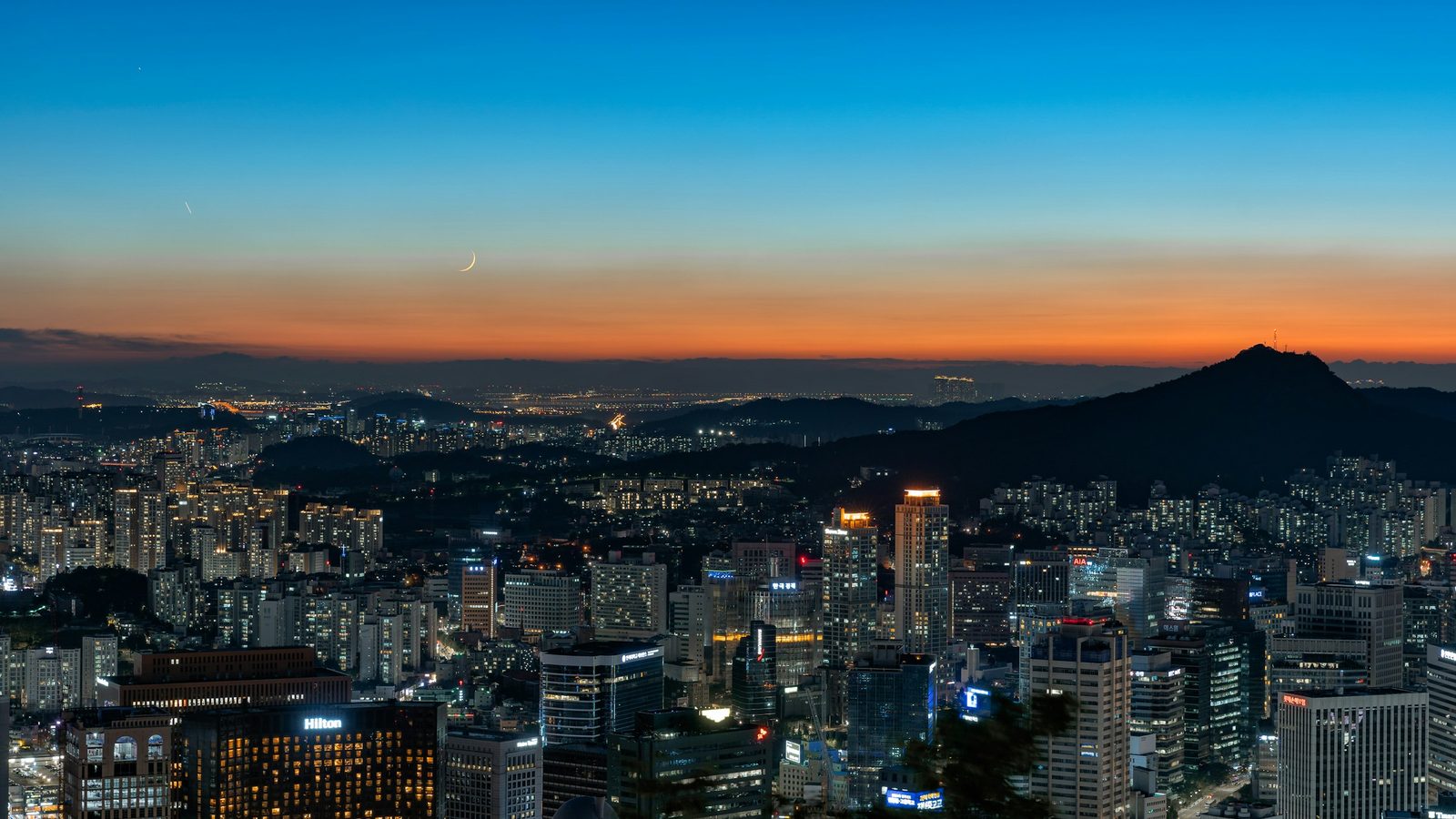노원의 진산. 방아머리 계곡과 수락중앙 능선 암릉이 매력적인 산입니다.