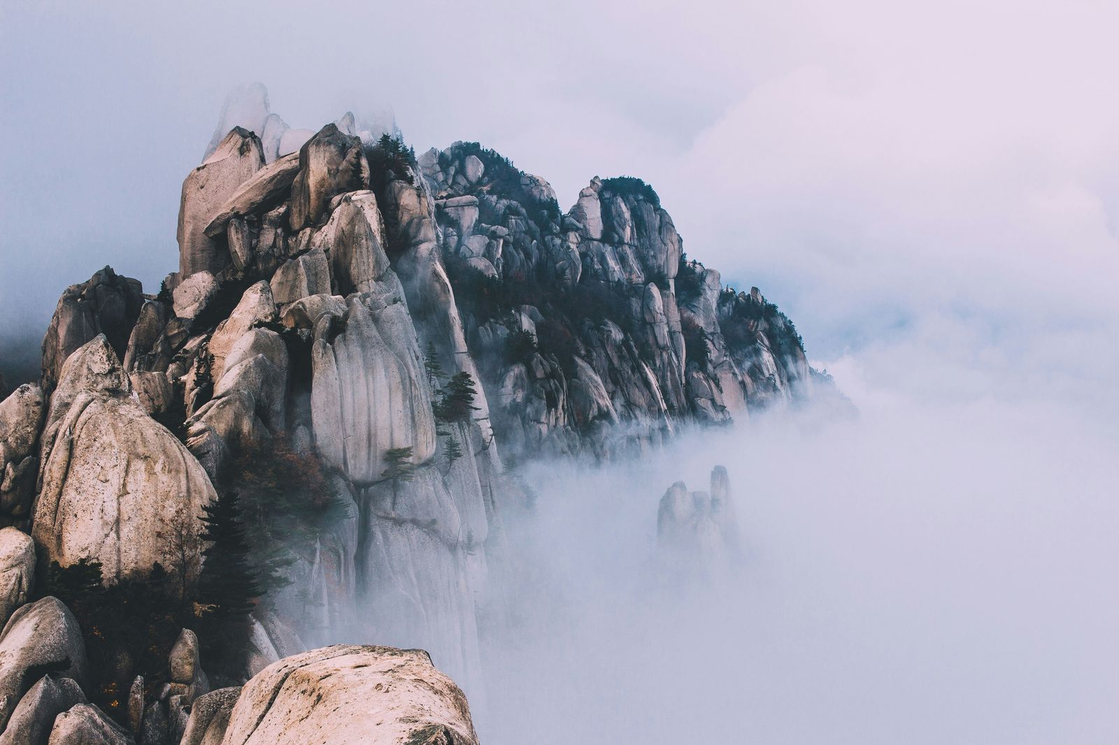 운악산 정상과 웅장한 산세가 어우러진 대자연 풍경 / Majestic natural landscape of Unaksan mountain peaks and ridges