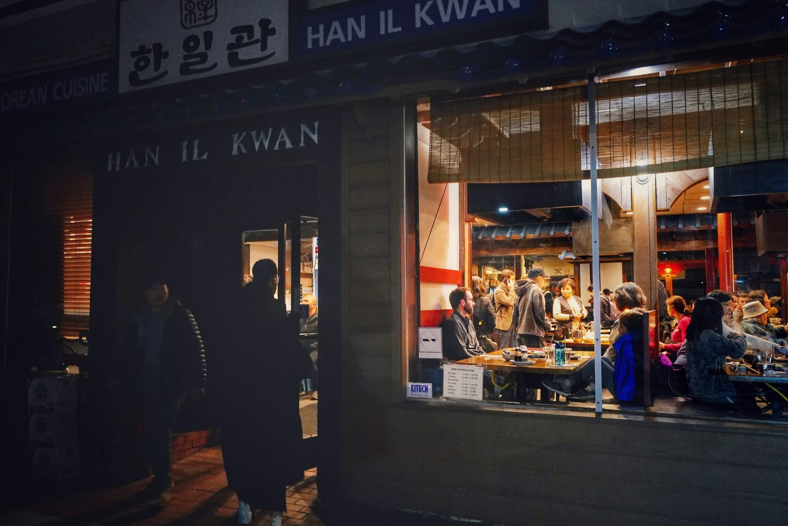 전북 진안·완주에 걸친 1,126m. 정상 운장대를 중심으로 서봉 칠성대·동봉 삼장봉이 이어지는 덕유산 줄기의 명산입니다.